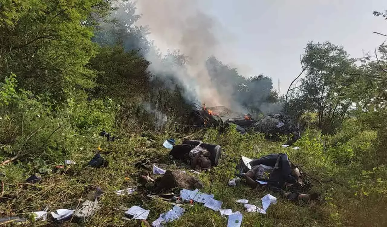 Helicopter Crash: ముంబై వెళ్తూ పూణె కొండల్లో కూలిన హెలికాప్టర్