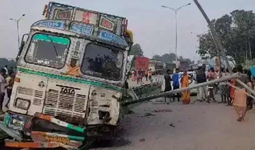 Road Accident: ఘోర రోడ్డు ప్రమాదం.. 10 మంది కూలీలు మృతి.