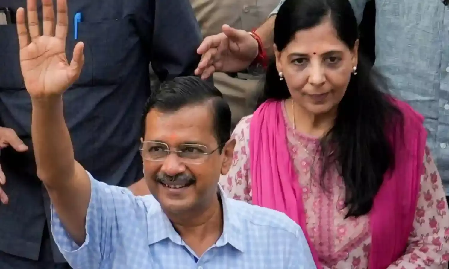 Arvind Kejriwal: సీఎం నివాసాన్ని ఖాళీ చేసిన అరవింద్ కేజ్రీవాల్ Arvind Kejriwal: సీఎం నివాసాన్ని ఖాళీ చేసిన అరవింద్ కేజ్రీవాల్