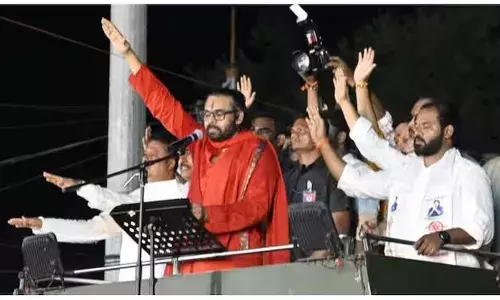 PAWAN: వెంకన్నకు కల్తీప్రసాదం పెట్టారు PAWAN: వెంకన్నకు కల్తీప్రసాదం పెట్టారు