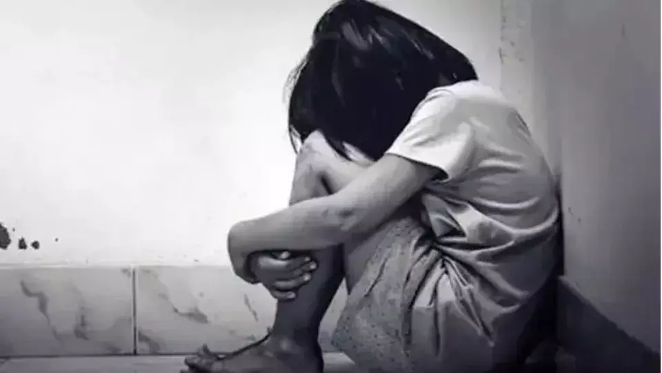 CRIME: దారుణం.. ఇద్దరు బాలికలపై అత్యాచారం CRIME: దారుణం.. ఇద్దరు బాలికలపై అత్యాచారం