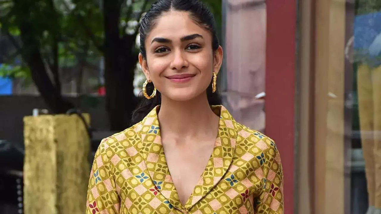 Mrunal Thakur : మరో బంపర్ ఆఫర్ ... రామ్ తో మృణాల్ Mrunal Thakur : మరో బంపర్ ఆఫర్ ... రామ్ తో మృణాల్