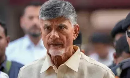 AP : సుప్రీంకోర్టులో చంద్రబాబుకు ఎదురుదెబ్బ.. జగన్ ఎదురుదాడి AP : సుప్రీంకోర్టులో చంద్రబాబుకు ఎదురుదెబ్బ.. జగన్ ఎదురుదాడి
