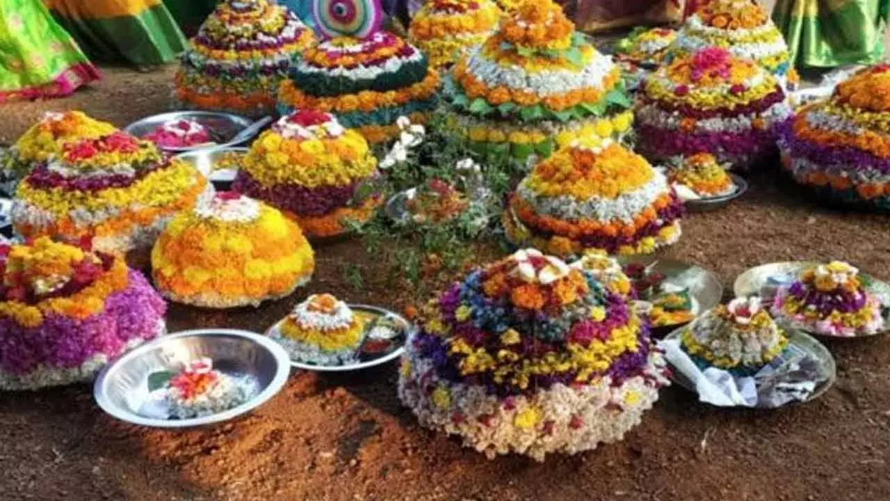 Bathukamma : దామగుండంలో బహుజన బతుకమ్మకు హైకోర్టు ఓకే Bathukamma : దామగుండంలో బహుజన బతుకమ్మకు హైకోర్టు ఓకే