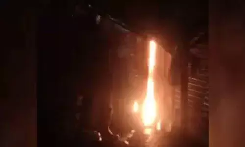 షార్ట్ సర్క్యూట్.. ఒకే కుటుంబానికి చెందిన ఏడుగురు సజీవదహనం షార్ట్ సర్క్యూట్.. ఒకే కుటుంబానికి చెందిన ఏడుగురు సజీవదహనం