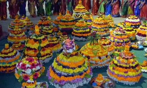 బతుకమ్మ ఆటలో డీజే ప్లే.. క్రిమినల్ కేసు ఫైల్ చేసిన పోలీసులు.. బతుకమ్మ ఆటలో డీజే ప్లే.. క్రిమినల్ కేసు ఫైల్ చేసిన పోలీసులు..