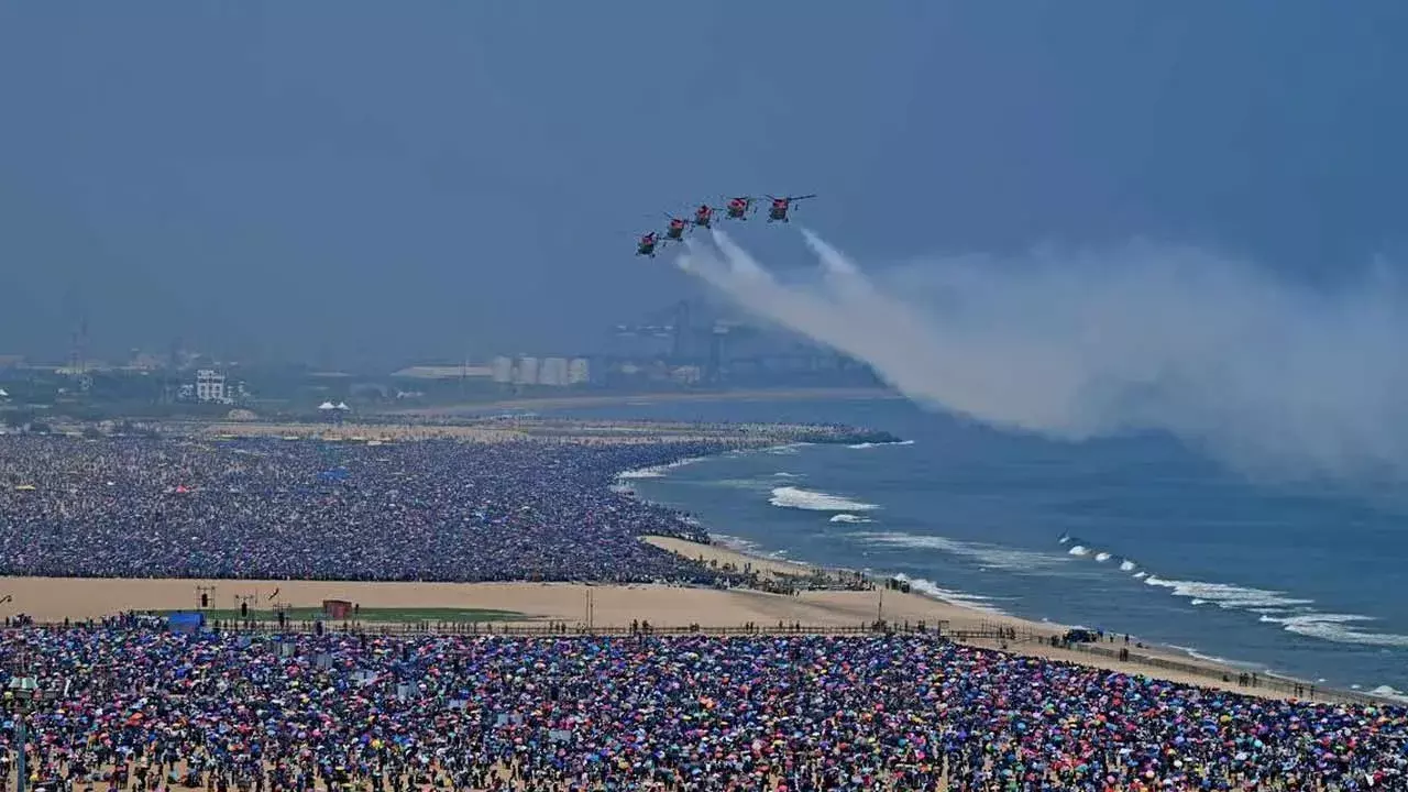Chennai Marina Beach : చెన్నై మెరీనా బీచ్‌లో విషాదం