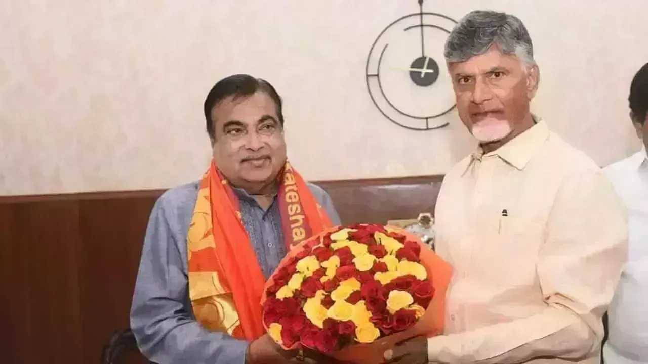 Chandrababu: కేంద్ర మంత్రి నితిన్ గడ్కరీతో చంద్రబాబు భేటీ Chandrababu: కేంద్ర మంత్రి నితిన్ గడ్కరీతో చంద్రబాబు భేటీ