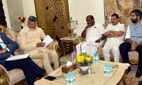 AP : కేంద్రమంత్రి కుమారస్వామితో సీఎం చంద్రబాబు భేటీ AP : కేంద్రమంత్రి కుమారస్వామితో సీఎం చంద్రబాబు భేటీ