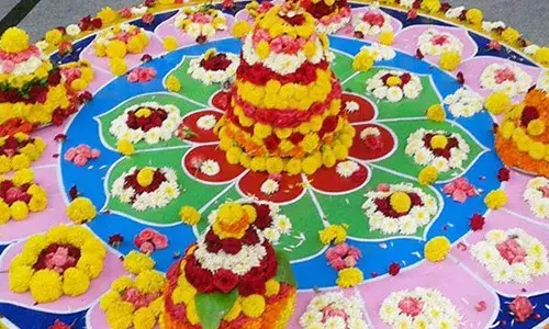 Bathukamma : బతుకమ్మ పండుగ వెనుకున్న చరిత్ర ఇదే!