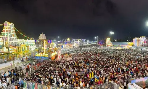TTD: కన్నులపండువగా శ్రీనివాసుని గరుడ సేవ TTD: కన్నులపండువగా శ్రీనివాసుని గరుడ సేవ