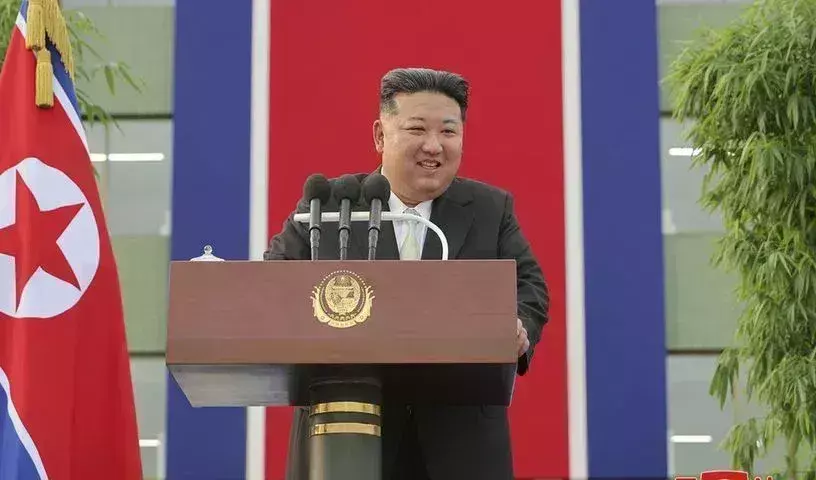 Kim Jong Un:  దక్షిణ కొరియా సరిహద్దును శాశ్వతంగా మూసేస్తాం: కిమ్ కీలక నిర్ణయం Kim Jong Un:  దక్షిణ కొరియా సరిహద్దును శాశ్వతంగా మూసేస్తాం: కిమ్ కీలక నిర్ణయం