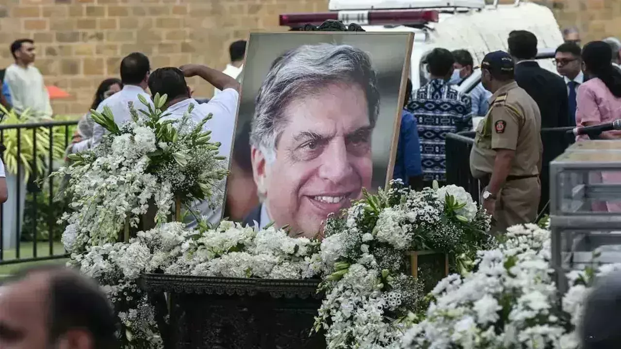 Ratan Tata: ముంబై వర్లీ శ్మశానవాటికలో రతన్ టాటా అంత్యక్రియలు Ratan Tata: ముంబై వర్లీ శ్మశానవాటికలో రతన్ టాటా అంత్యక్రియలు