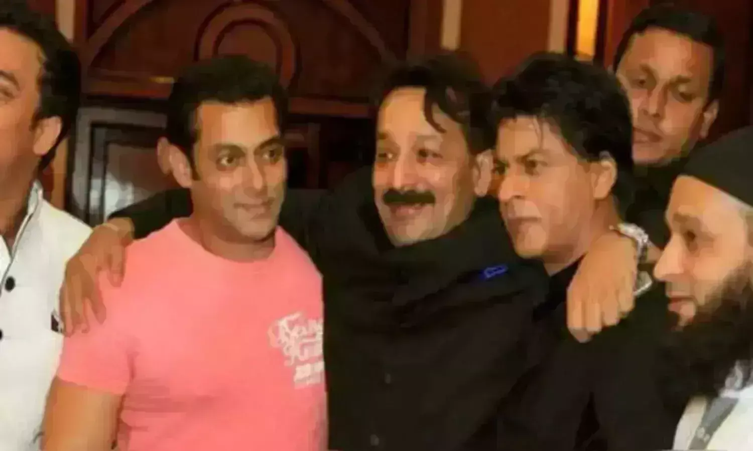 Salman Khan- Sharukh khan: సల్మాన్ -షారుఖ్ల  గొడవ.. ఒక్క మీటింగ్తో  ముగించిన బాబా సిద్ధిఖీ Salman Khan- Sharukh khan: సల్మాన్ -షారుఖ్ల  గొడవ.. ఒక్క మీటింగ్తో  ముగించిన బాబా సిద్ధిఖీ