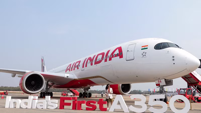Air India Flight: ముంబై-న్యూయార్క్ విమానానికి బాంబు బెదిరింపులు Air India Flight: ముంబై-న్యూయార్క్ విమానానికి బాంబు బెదిరింపులు