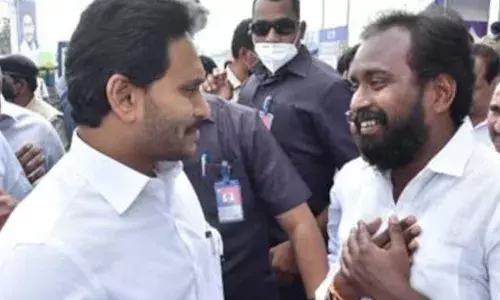TDP Office Attack : టీడీపీ ఆఫీస్ పై దాడి కేసులో లొంగిపోయిన నిందితుడు TDP Office Attack : టీడీపీ ఆఫీస్ పై దాడి కేసులో లొంగిపోయిన నిందితుడు