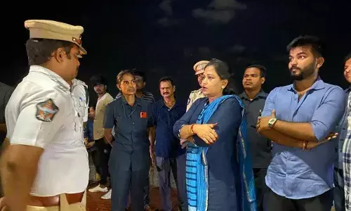 Vangalapudi Anitha : ఏపీకి తుఫాను ముప్పు.. హోంమంత్రి అనిత హైఅలర్ట్ Vangalapudi Anitha : ఏపీకి తుఫాను ముప్పు.. హోంమంత్రి అనిత హైఅలర్ట్