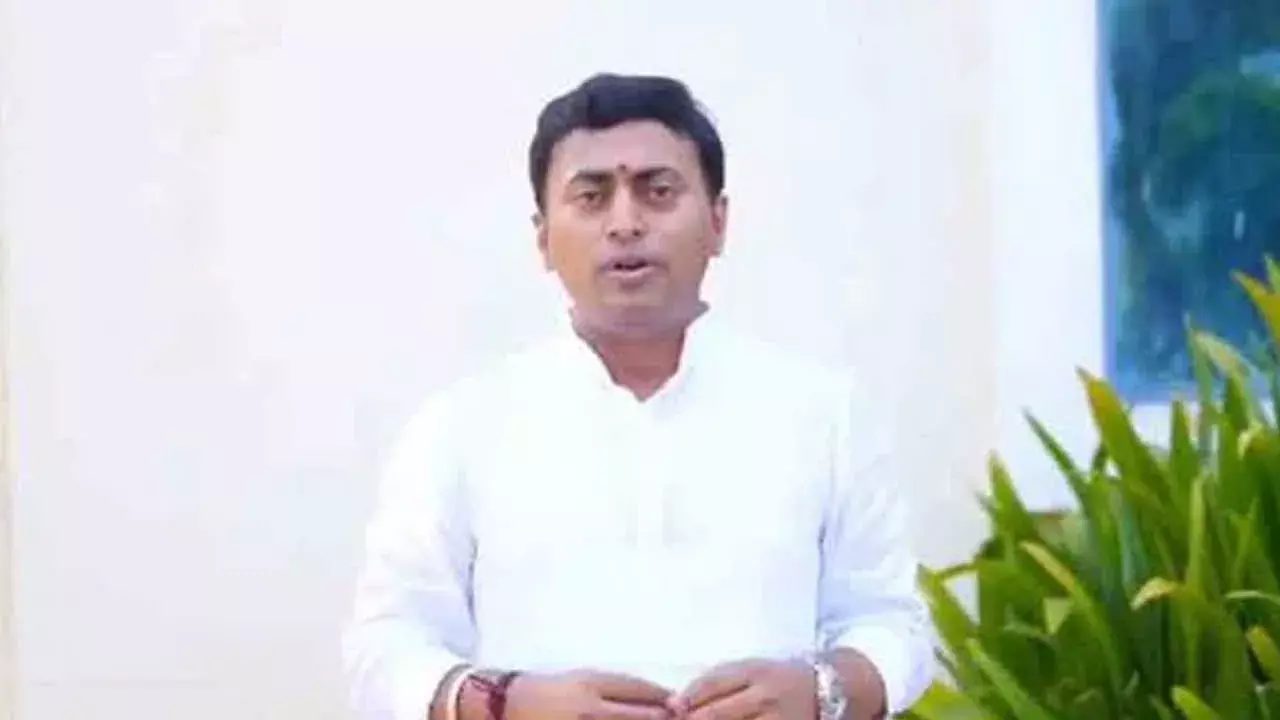 TG : విగ్రహం వీడియో చూస్తే ఏడుపొచ్చింది.. ఎమ్మెల్యే రాకేశ్ రెడ్డి TG : విగ్రహం వీడియో చూస్తే ఏడుపొచ్చింది.. ఎమ్మెల్యే రాకేశ్ రెడ్డి