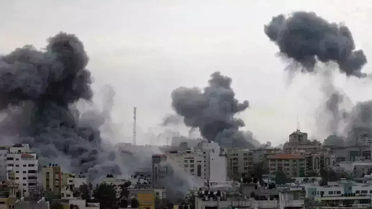 Israeli Strikes: శరణార్థి శిబిరాలపై ఇజ్రాయెల్ దాడి.. పది మంది మృతి. Israeli Strikes: శరణార్థి శిబిరాలపై ఇజ్రాయెల్ దాడి.. పది మంది మృతి.