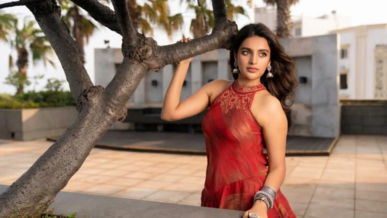 Nidhi Agarwal : ఫుల్ బిజీగా నిధి.. ఒకేరోజు రెండు సినిమాలు Nidhi Agarwal : ఫుల్ బిజీగా నిధి.. ఒకేరోజు రెండు సినిమాలు
