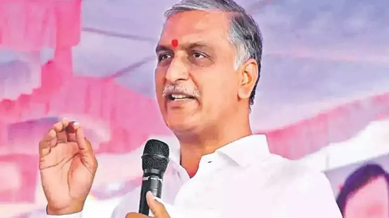 Harish Rao : బతుకమ్మ చీరలపై పొంతన లేని మాటలు : హరీశ్ రావు