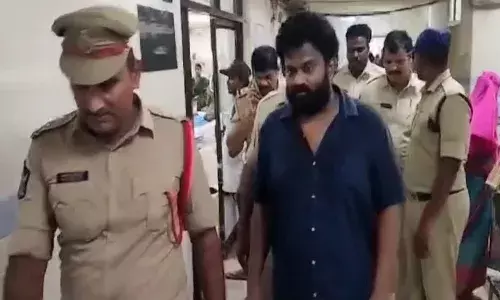 Borugadda: వైసీపీ పెద్దల్లో బోరుగడ్డ టెన్షన్ Borugadda: వైసీపీ పెద్దల్లో బోరుగడ్డ టెన్షన్