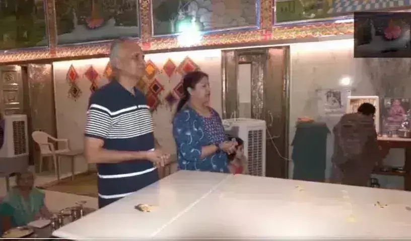 Satyendar Jain:  ఢిల్లీలోని జైన దేవాలయంలో సత్యేందర్ జైన్ దంపతుల ప్రత్యేక ప్రార్థనలు Satyendar Jain:  ఢిల్లీలోని జైన దేవాలయంలో సత్యేందర్ జైన్ దంపతుల ప్రత్యేక ప్రార్థనలు