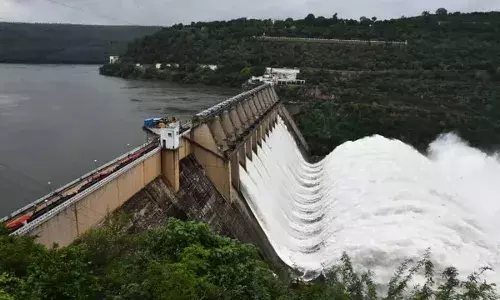 Srisailam : సీజన్ లో ఐదోసారి శ్రీశైలం గేట్లు ఓపెన్ Srisailam : సీజన్ లో ఐదోసారి శ్రీశైలం గేట్లు ఓపెన్