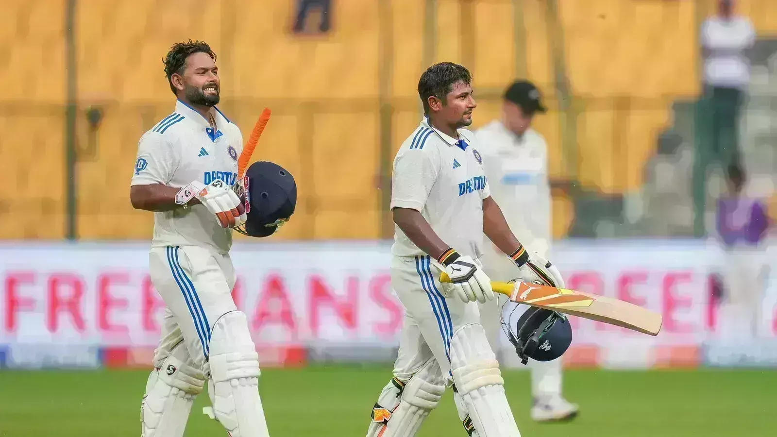 Team India: బెంగళూరు టెస్టు డ్రా లేదా ఓడిపోయినా ఏం జరుగుతుంది. Team India: బెంగళూరు టెస్టు డ్రా లేదా ఓడిపోయినా ఏం జరుగుతుంది.