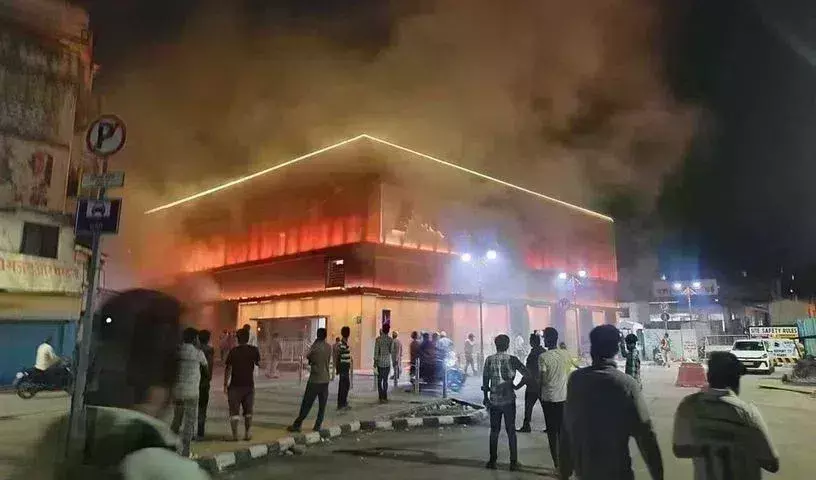 Fire In Metro Station: మెట్రో స్టేషన్‌లో మంటలు.. తప్పిన పెను ప్రమాదం