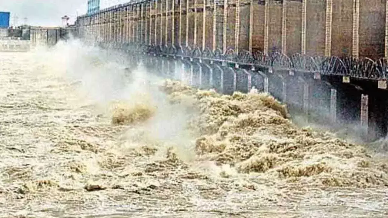 Jurala Project : జూరాలకు పెరుగుతున్న వరద.. 20గేట్స్ నుంచి దిగువకు నీళ్లు