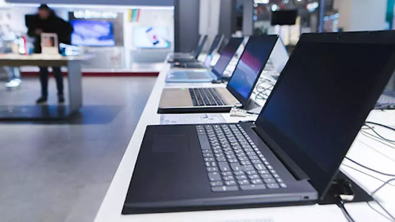 Laptops : ల్యాప్టాప్ దిగుమతులపై పరిమితి? Laptops : ల్యాప్టాప్ దిగుమతులపై పరిమితి?