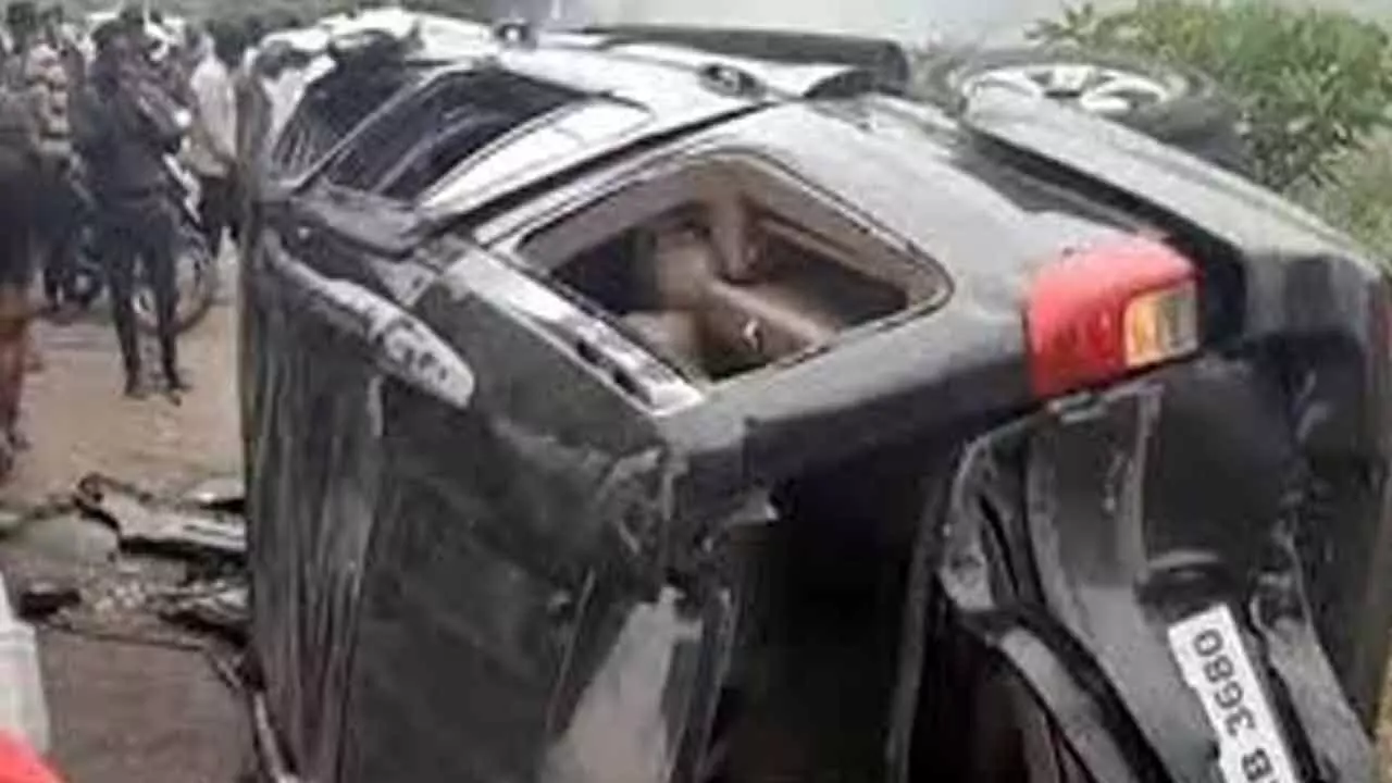 Road Accident : రోడ్డు ప్రమాదంలో ఇద్దరు ఇంటర్ విద్యార్థుల దుర్మరణం Road Accident : రోడ్డు ప్రమాదంలో ఇద్దరు ఇంటర్ విద్యార్థుల దుర్మరణం
