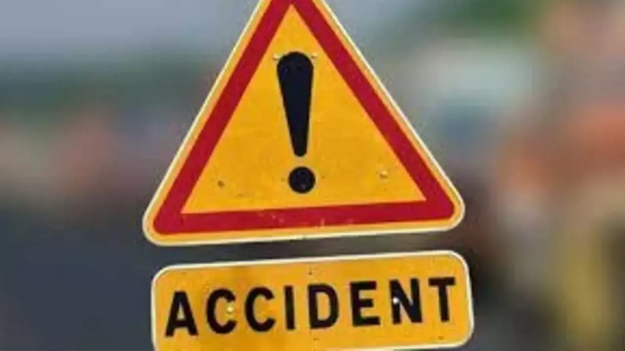 Chittoor : అదుపుతప్పి ఆటోను ఢీకొట్టిన ట్రావెల్స్ బస్సు.. ఐదుగురు మృతి