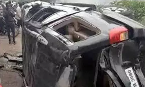 Road Accident : రోడ్డు ప్రమాదంలో ఇద్దరు ఇంటర్ విద్యార్థుల దుర్మరణం Road Accident : రోడ్డు ప్రమాదంలో ఇద్దరు ఇంటర్ విద్యార్థుల దుర్మరణం