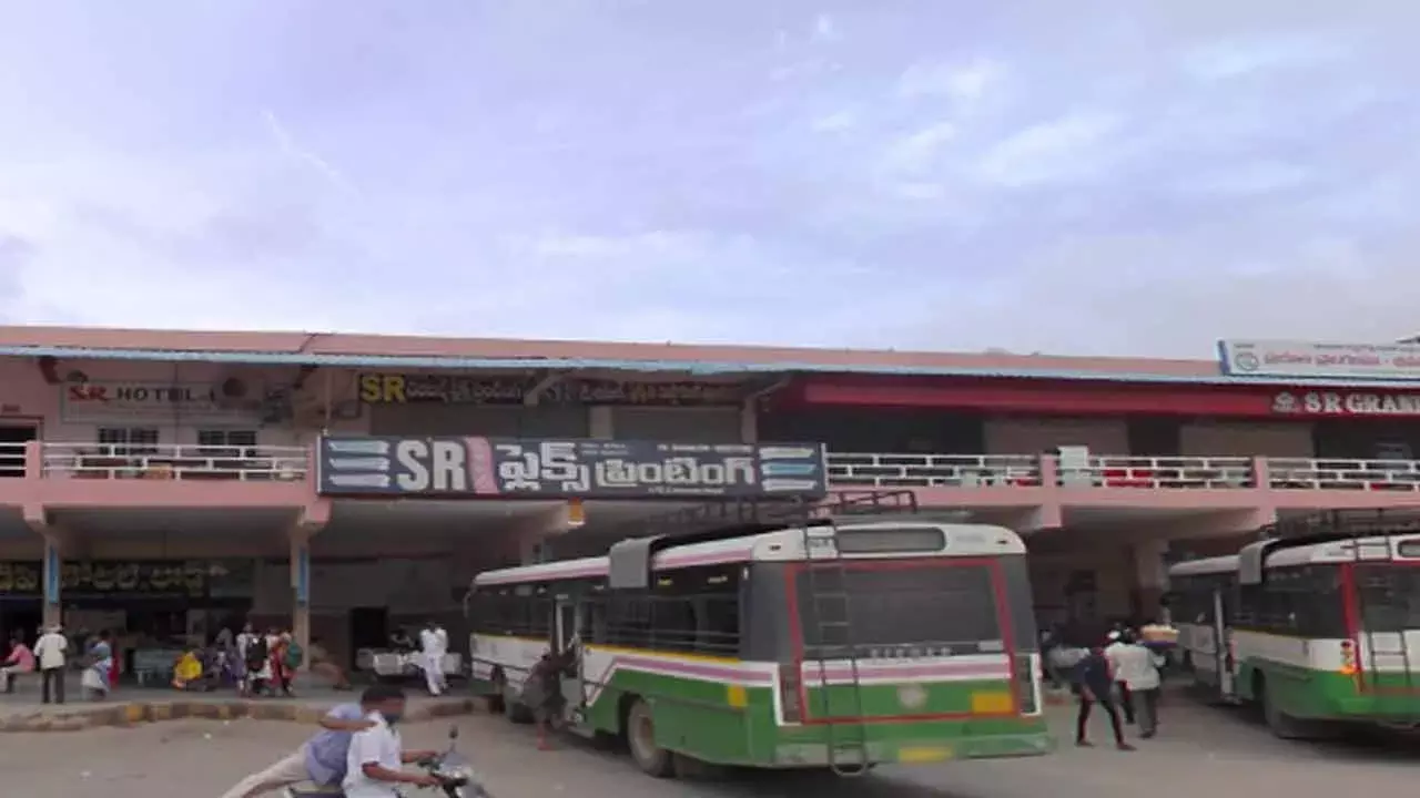 TG RTC : నిరుపయోగంగా బస్టాండ్ TG RTC : నిరుపయోగంగా బస్టాండ్