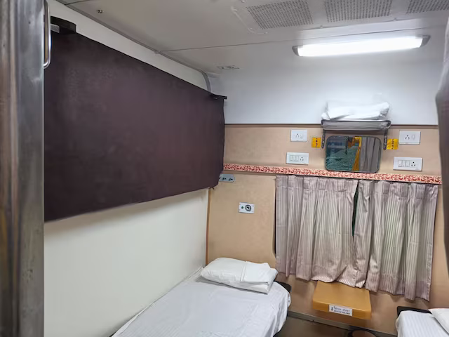 Indian Railways: రైలు దుప్పట్లు నెలకోసారే ఉతుకుడు.. ఆర్టీఐ ప్రశ్నకు రైల్వే విస్తుపోయే సమాధానం Indian Railways: రైలు దుప్పట్లు నెలకోసారే ఉతుకుడు.. ఆర్టీఐ ప్రశ్నకు రైల్వే విస్తుపోయే సమాధానం
