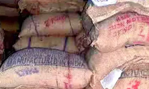 AP : అక్రమంగా తరలిస్తున్న రేషన్ బియ్యం సీజ్ AP : అక్రమంగా తరలిస్తున్న రేషన్ బియ్యం సీజ్