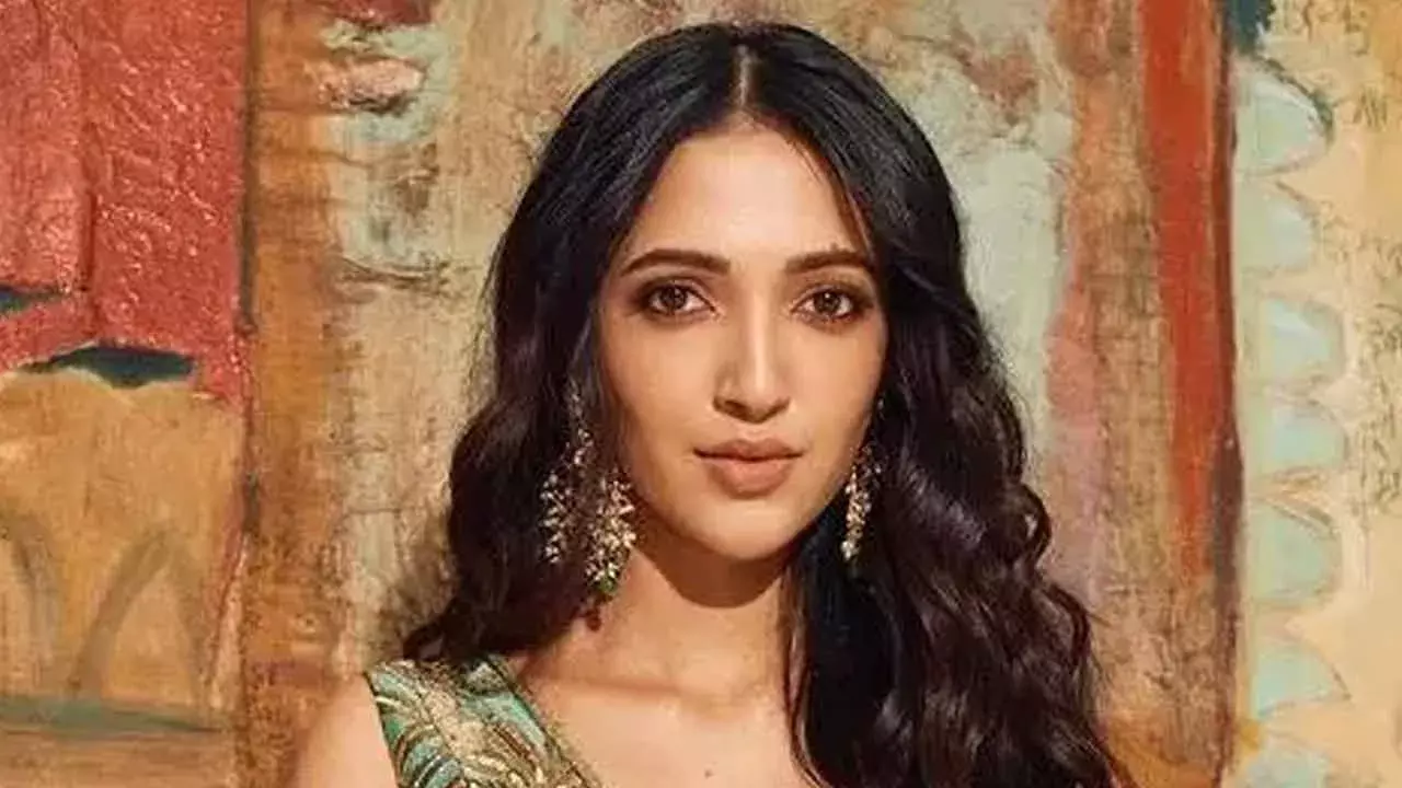 Neha Shetty : గ్లామర్ కి కొత్త డెఫినేషన్ చెప్పిన నేహా శెట్టి.