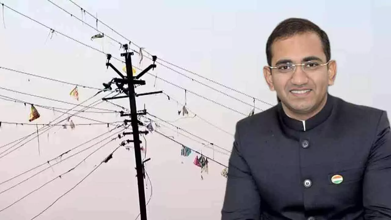 TG : విద్యుత్ చార్జీలు పెంచడం లేదు : ముషారఫ్ ఫారుఖీ TG : విద్యుత్ చార్జీలు పెంచడం లేదు : ముషారఫ్ ఫారుఖీ