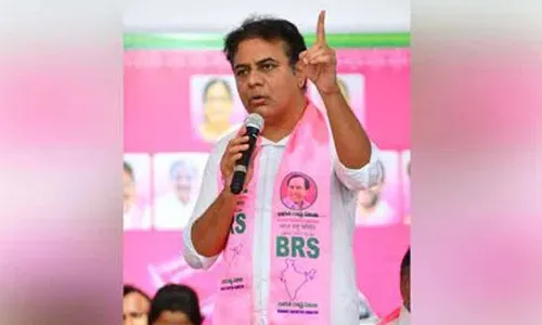 KTR : తెలంగాణ ఏటీఎం నుంచి డబ్బు సంచులు బోర్డర్ దాటుతున్నాయి KTR : తెలంగాణ ఏటీఎం నుంచి డబ్బు సంచులు బోర్డర్ దాటుతున్నాయి