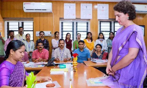 నామినేషన్ దాఖలు సమయంలో ఆస్తుల వివరాలు ప్రకటించిన ప్రియాంక వాద్రా నామినేషన్ దాఖలు సమయంలో ఆస్తుల వివరాలు ప్రకటించిన ప్రియాంక వాద్రా