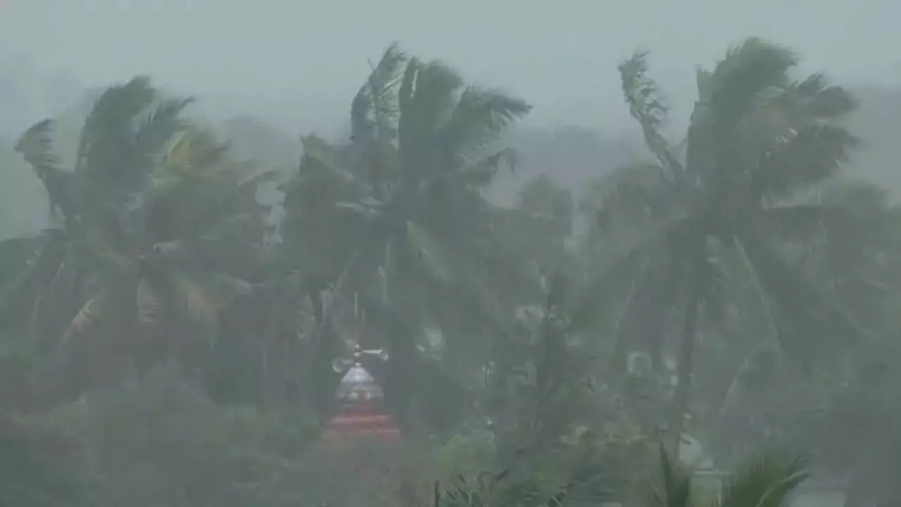 Dana Cyclone : దానా తుఫాన్ ఎఫెక్ట్.. రెండ్రోజులు వర్షాలు