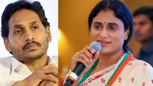 SHARMILA: ఎవరైనా అమ్మ మీద కేసు వేస్తారా? : షర్మిల SHARMILA: ఎవరైనా అమ్మ మీద కేసు వేస్తారా? : షర్మిల