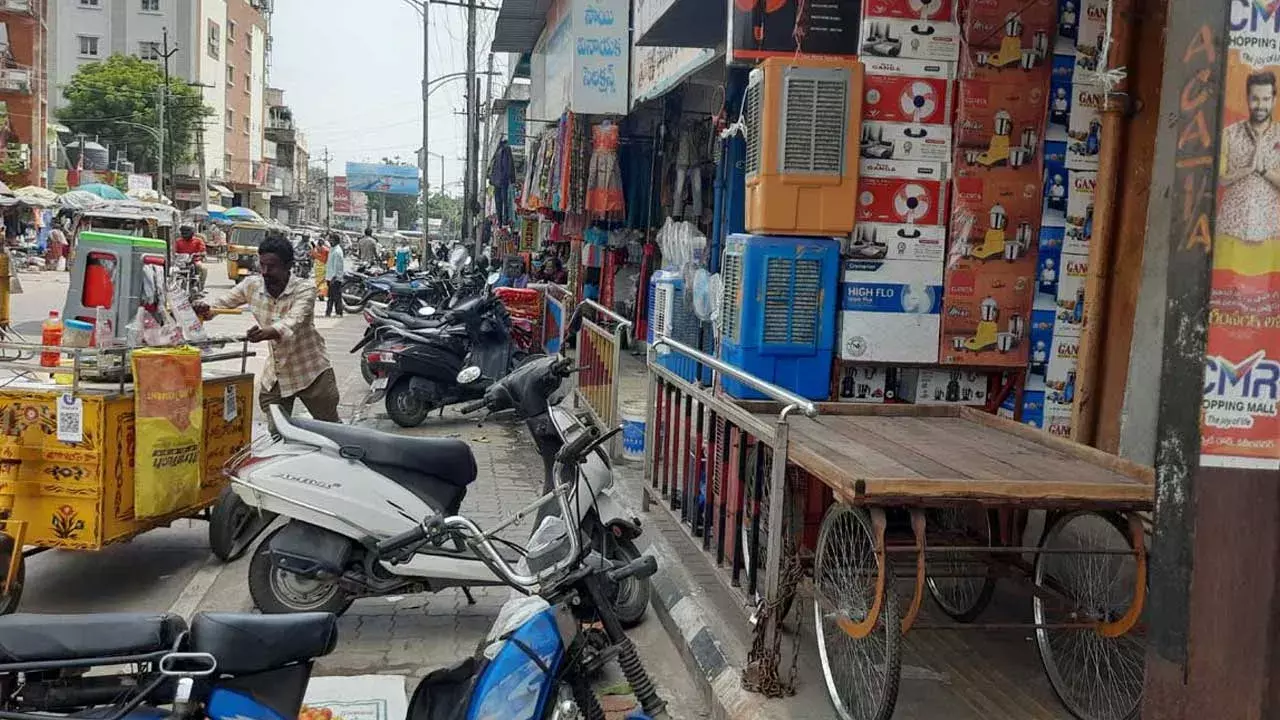 TG : ఫుట్‌పాత్‌లపై ఆక్రమణల తొలగింపు