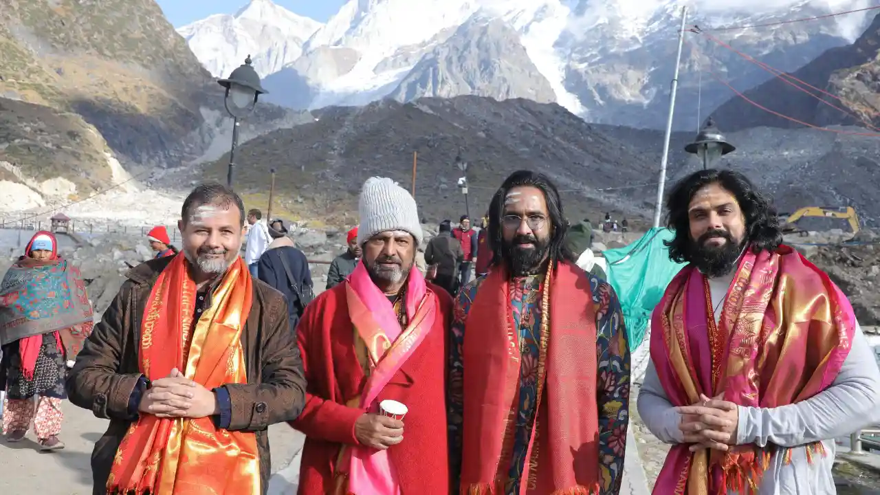 Kannappa :  ద్వాదశ జ్యోతిర్లింగాలను దర్శించుకున్న కన్నప్ప టీమ్ Kannappa :  ద్వాదశ జ్యోతిర్లింగాలను దర్శించుకున్న కన్నప్ప టీమ్