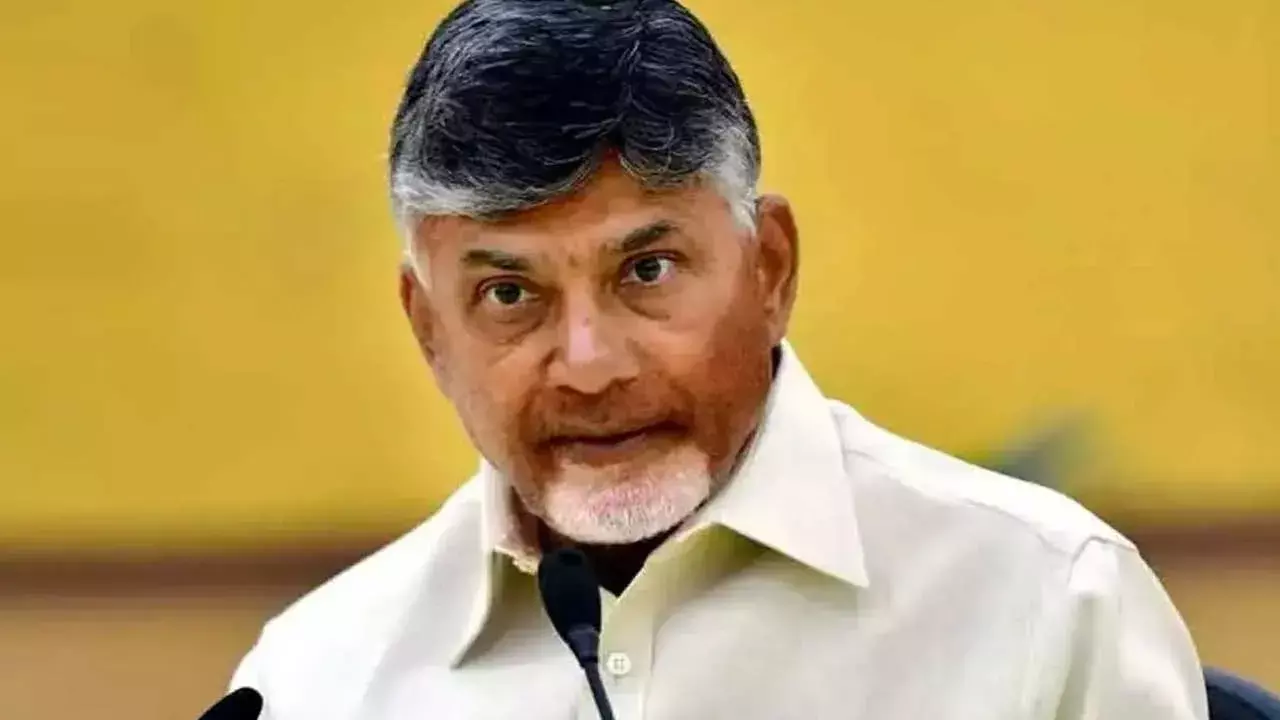 CM : జగన్ ఆస్తి గొడవలపై చంద్రబాబు హాట్ కామెంట్స్ CM : జగన్ ఆస్తి గొడవలపై చంద్రబాబు హాట్ కామెంట్స్