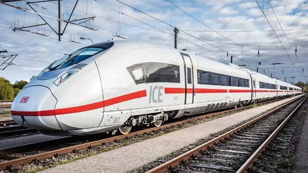 New Semi High-Speed Rail : శంషాబాద్ టు వైజాగ్.. 4 గంటలే ప్రయాణం New Semi High-Speed Rail : శంషాబాద్ టు వైజాగ్.. 4 గంటలే ప్రయాణం