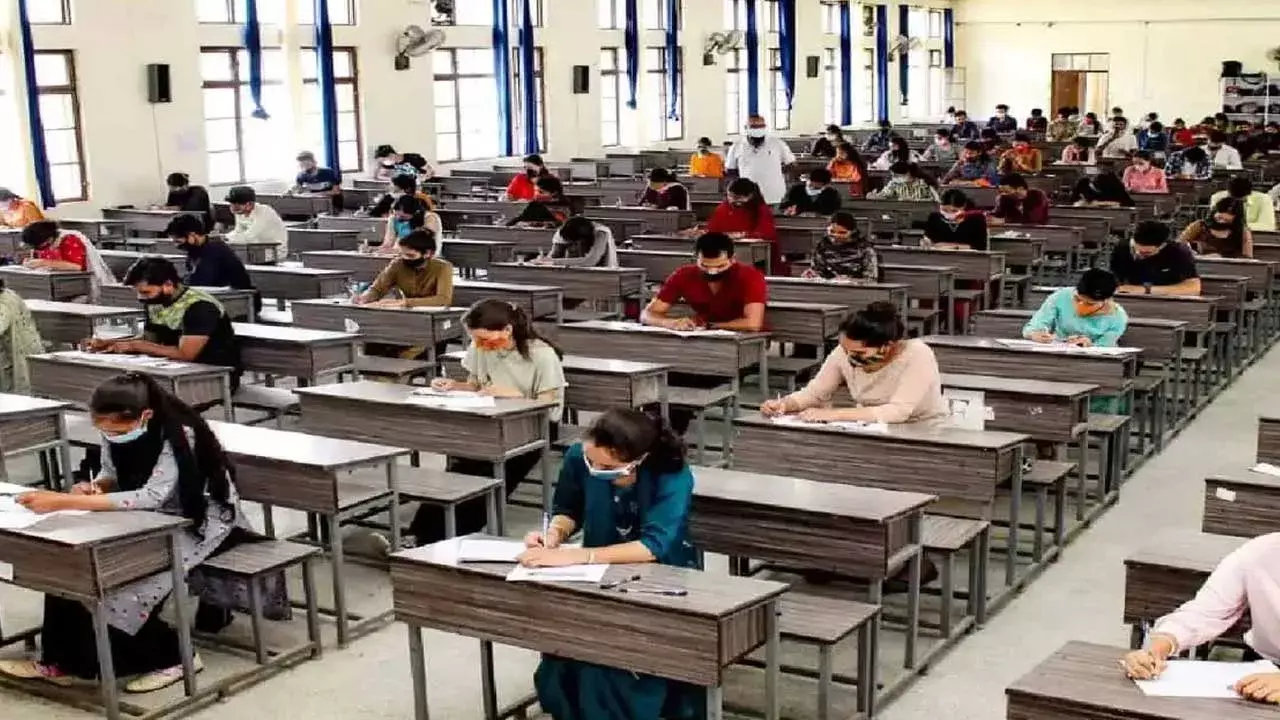 TG : గ్రూప్-1 మెయిన్స్‌ పరీక్షలో మాస్ కాపీయింగ్