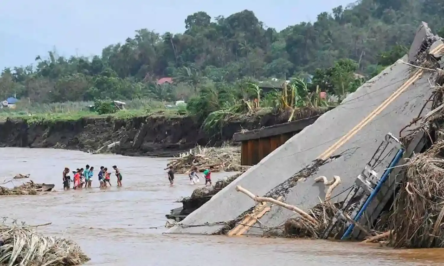 Philippines : ఫిలిప్పీన్స్ ను ముంచిన ట్రామీ తుపాను.. 150 మంది మృతి Philippines : ఫిలిప్పీన్స్ ను ముంచిన ట్రామీ తుపాను.. 150 మంది మృతి
